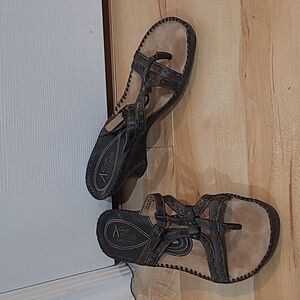 Clarks women's size 6 sandals